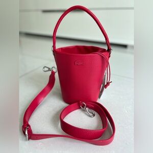 LACOSTE Women’s Chantaco Small Piqué Leather Bucket Bag Fucsia NEW